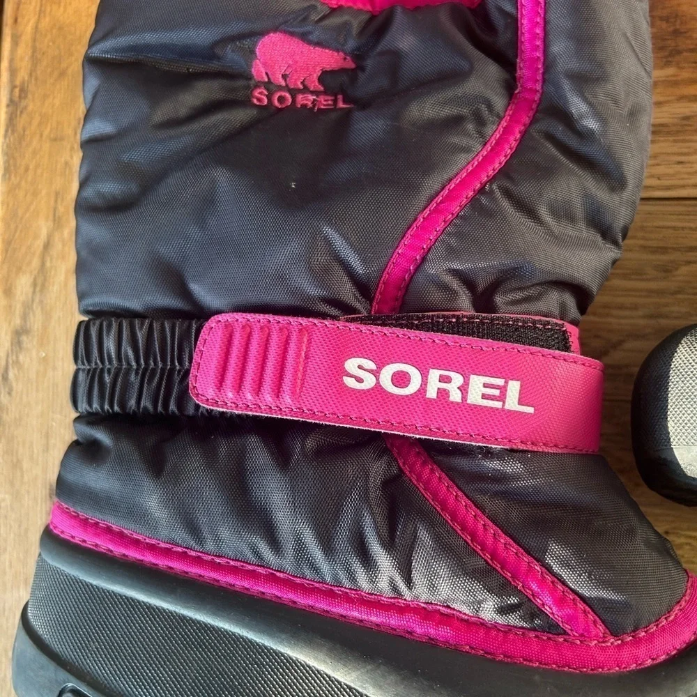 Women's Sorel Snow Boots Black/ Hot Pink Size 5